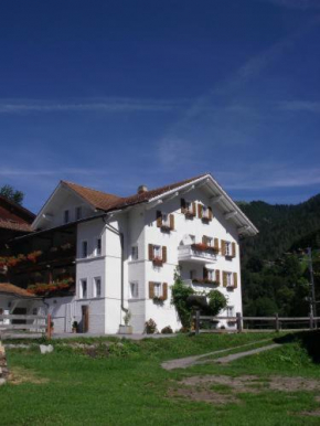 Hotels in Pragg-Jenaz